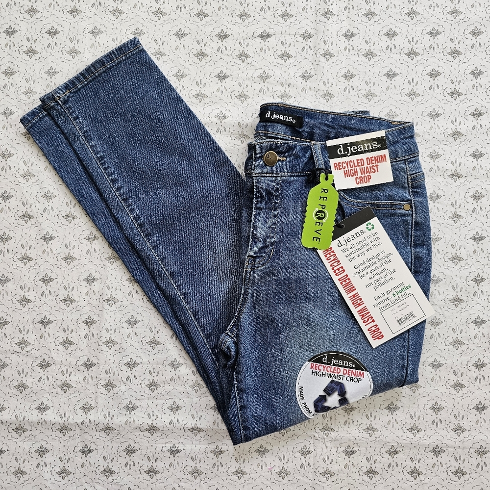 D. Jeans Recycled Denim High Waisted Crop
